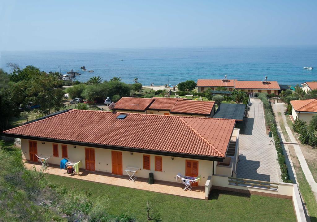 Le Casette Sul Mare Capo Vaticano Rum bild